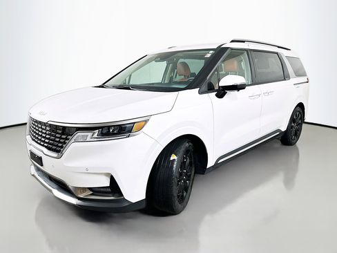 Used 2024 Kia Carnival SX FWD image 3