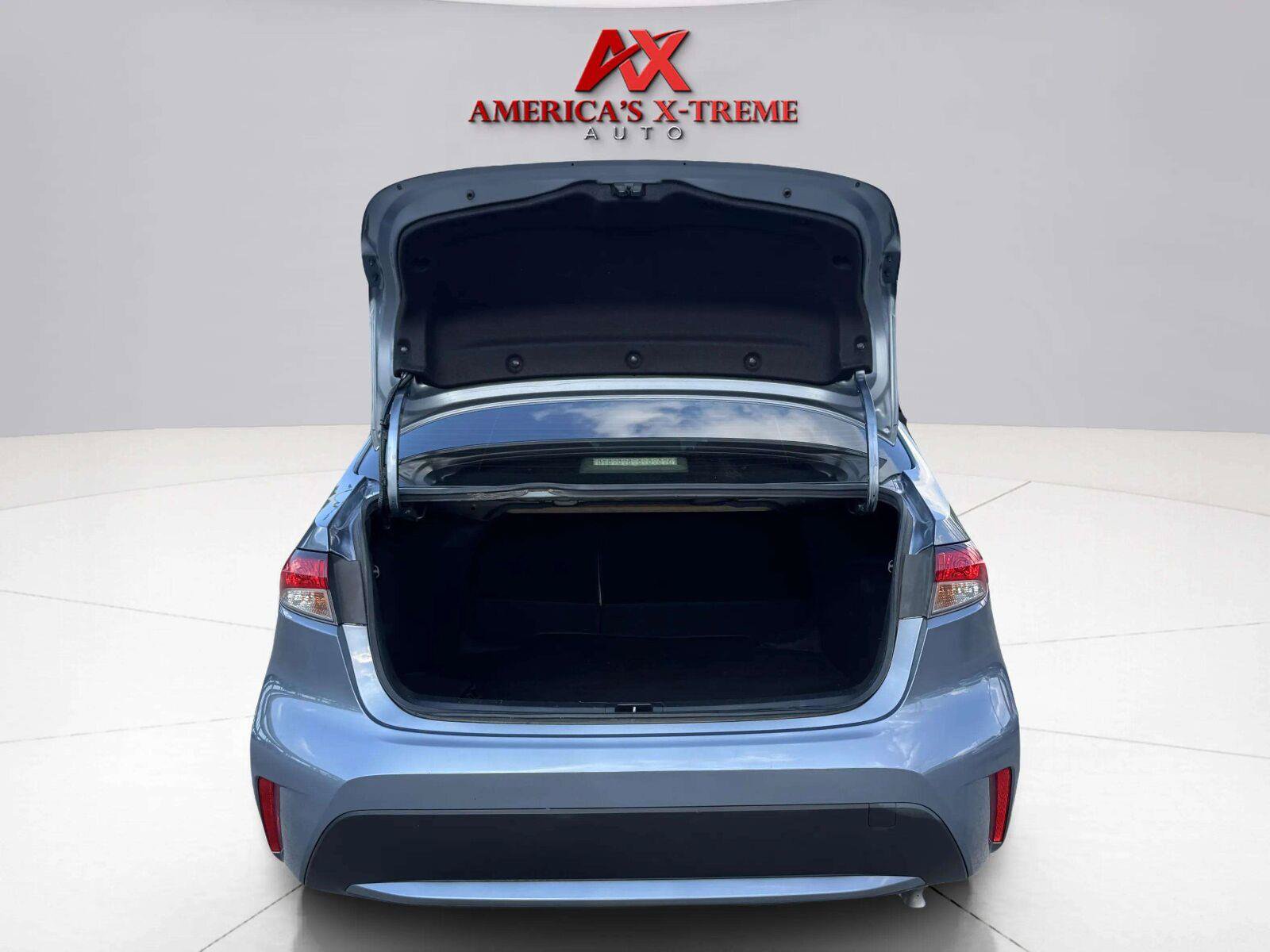 Used 2020 Toyota Corolla LE FWD image 46