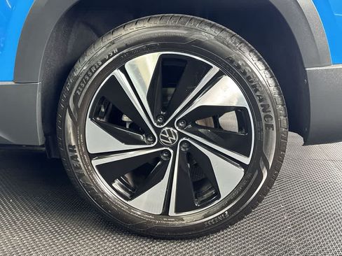 Certified 2024 Volkswagen Taos SE AWD/4WD image 17