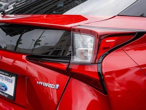 Used 2019 Toyota Prius LE w/ Carpet Mat Package image 7