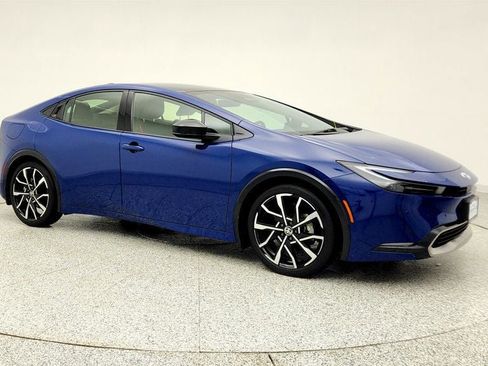 Used 2025 Toyota Prius Plug-In Hybrid image 3