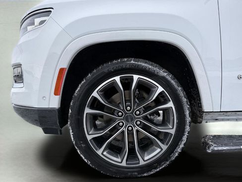 Used 2022 Jeep Grand Wagoneer Series III w/ Rear Seat Video Group 1 image 8