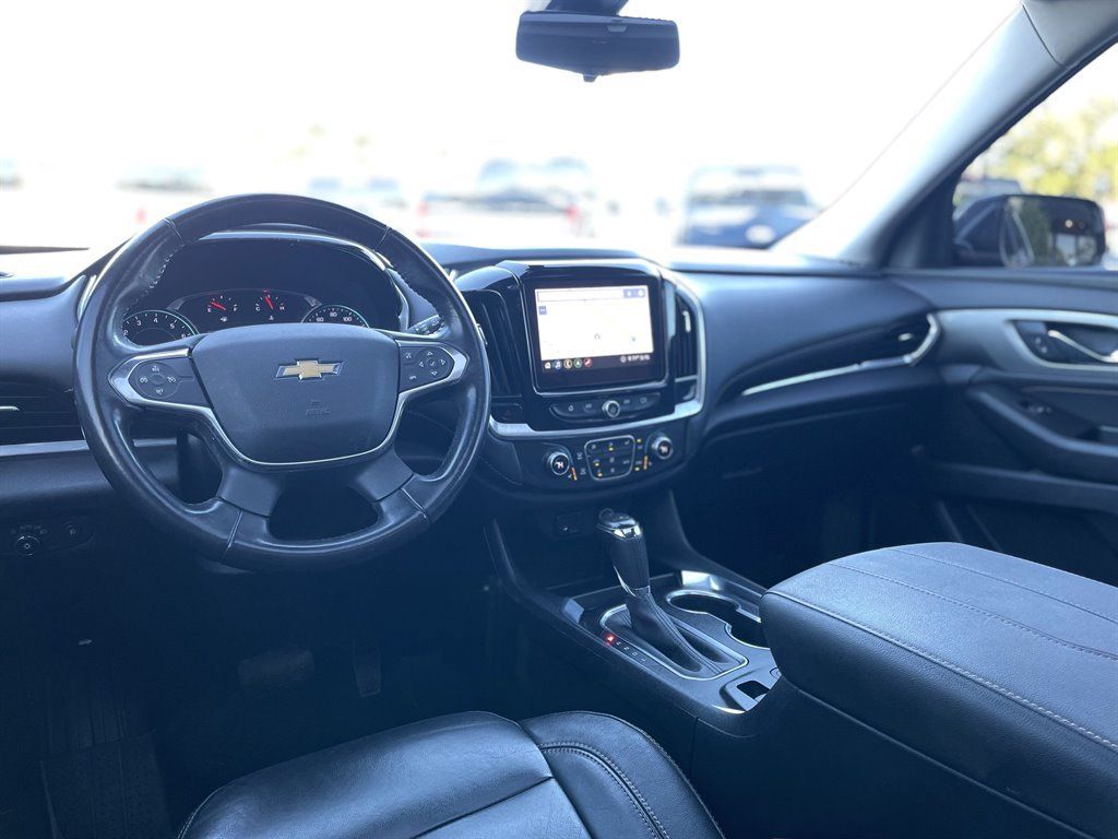 Used 2020 Chevrolet Traverse LT w/ LT Premium Package AWD/4WD image 16