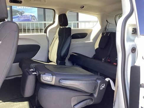 Used 2023 Chrysler Voyager LX FWD image 33