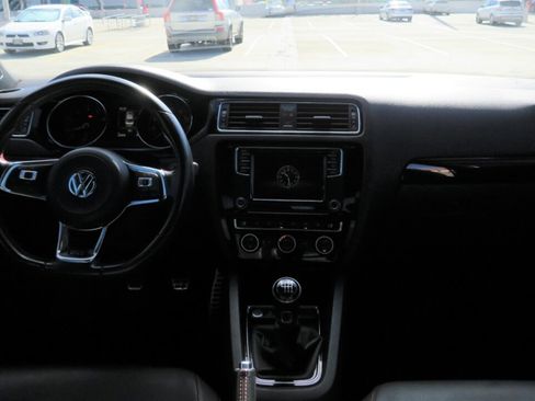 Used 2017 Volkswagen Jetta GLI FWD image 9