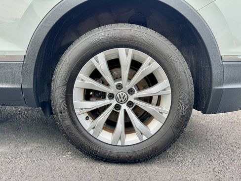 Used 2018 Volkswagen Tiguan SE AWD/4WD image 32