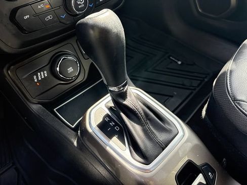 Used 2020 Jeep Renegade Limited w/ LED Lighting Group AWD/4WD image 26