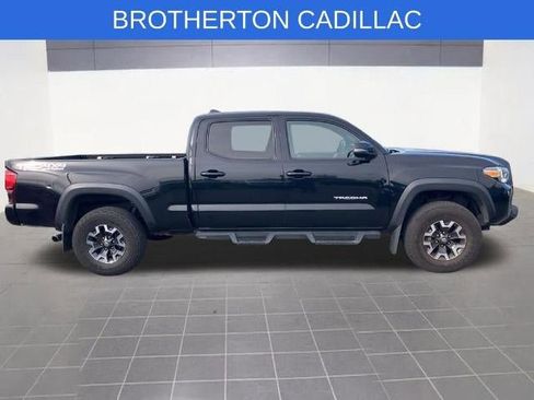 Used 2018 Toyota Tacoma TRD Off-Road w/ TRD Premium Off Road Package AWD/4WD image 4