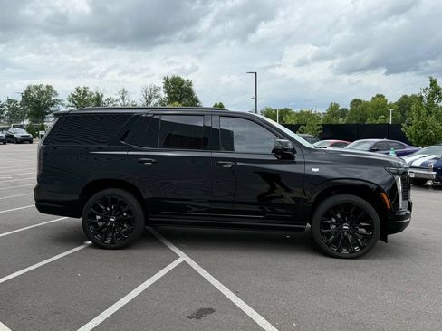 Used 2025 Cadillac Escalade Sport Platinum w/ LPO, ONYX Package AWD/4WD image 6