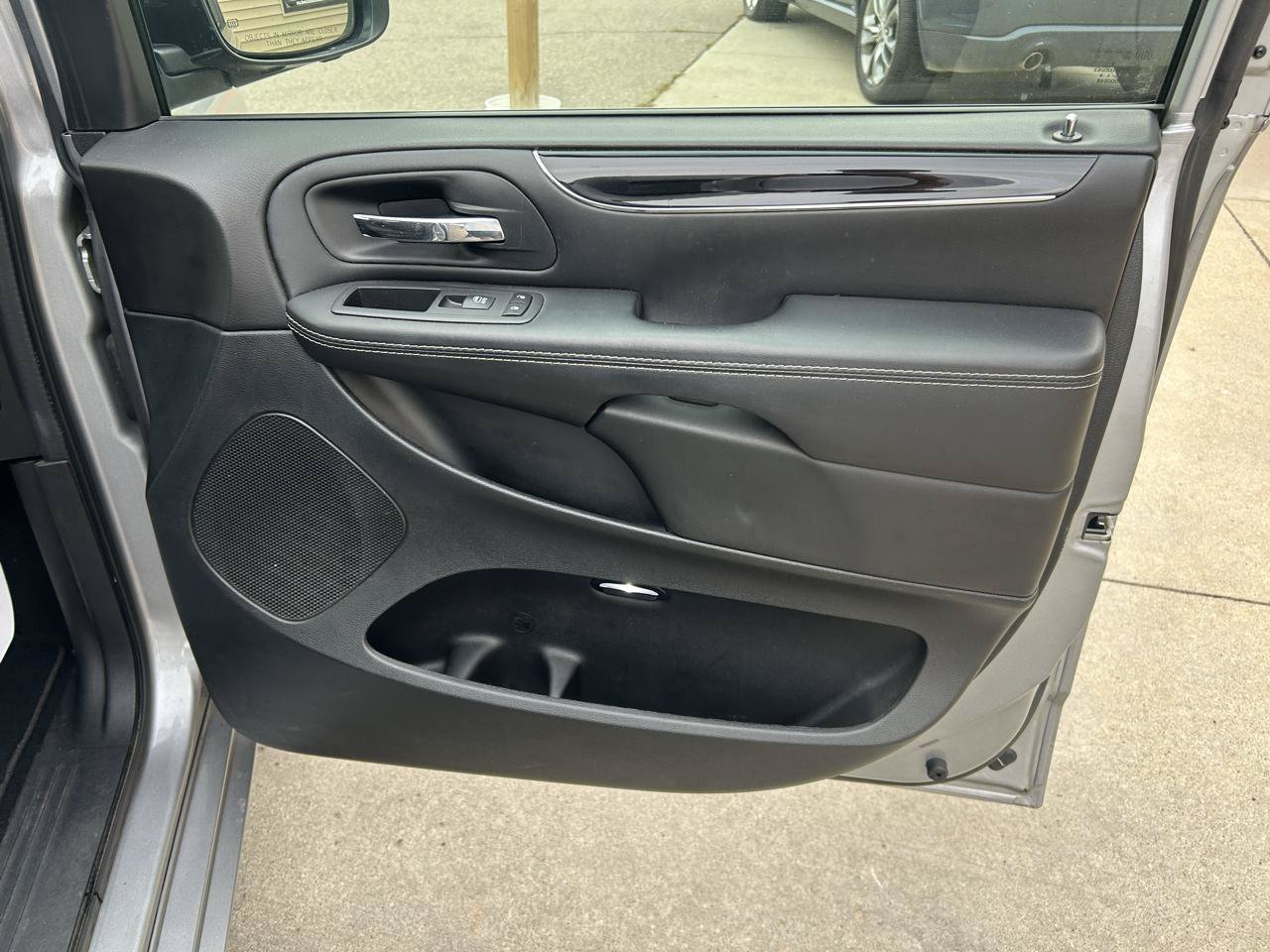 Used 2018 Dodge Grand Caravan SE FWD image 15