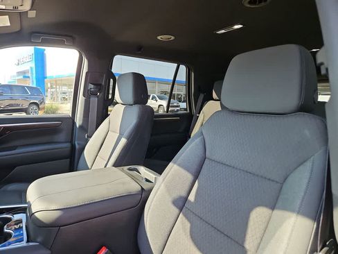 Used 2026 Chevrolet Tahoe LS AWD/4WD image 17