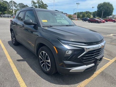 Used 2025 Chevrolet TrailBlazer LT FWD image 5