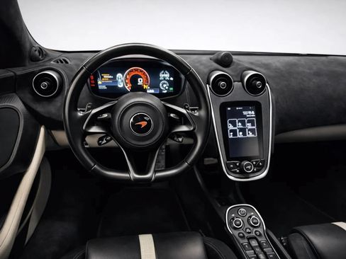 Used 2017 McLaren 570S RWD image 9