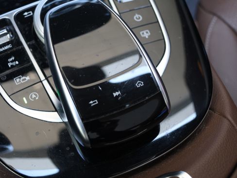 Used 2017 Mercedes-Benz E 300 4MATIC image 32