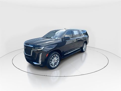 Used 2023 Cadillac Escalade ESV Premium Luxury image 4