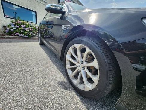 Used 2013 Ford Taurus Limited FWD image 24