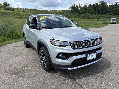 Used 2025 Jeep Compass Limited AWD/4WD image 7