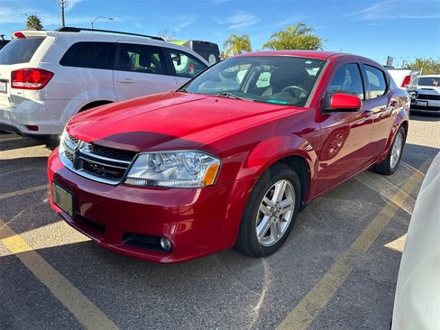 Used 2013 Dodge Avenger SXT image 16