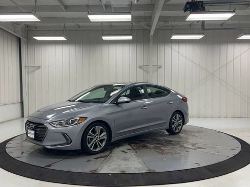 Used 2017 Hyundai Elantra Limited w/ Limited Tech Package 04 FWD image 4