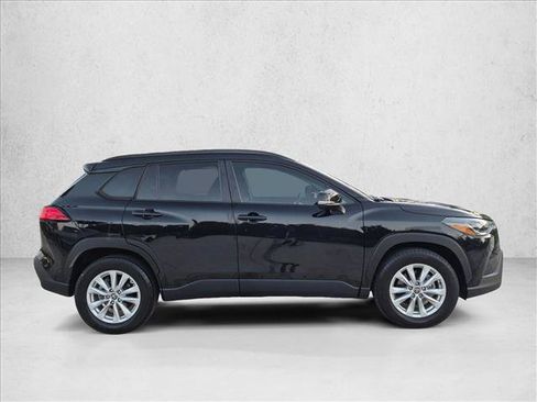 Used 2023 Toyota Corolla Cross LE w/ Moonroof Package FWD image 4