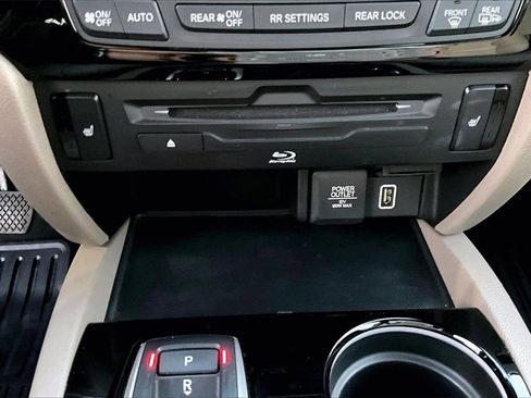 Used 2019 Honda Pilot Touring image 18