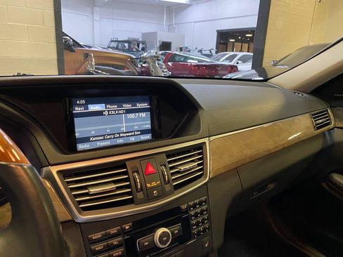 Used 2010 Mercedes-Benz E 350 4MATIC Sedan image 12
