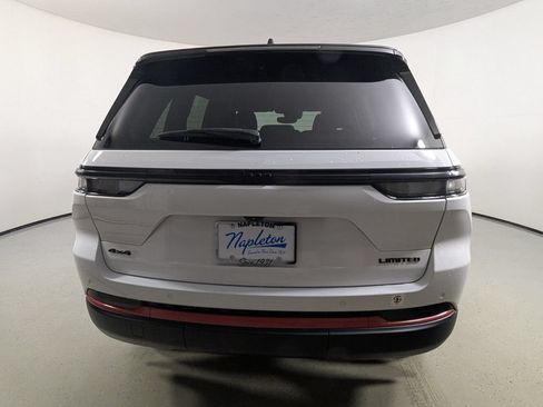 Used 2023 Jeep Grand Cherokee Limited w/ Black Appearance Package AWD/4WD image 7