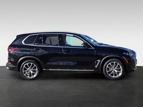 Used 2025 BMW X5 xDrive40i w/ Climate Comfort Package image 7