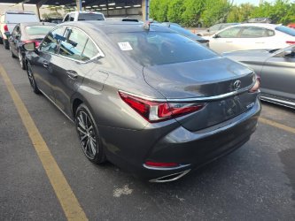 Used 2023 Lexus ES 350 w/ Premium Package FWD image 4