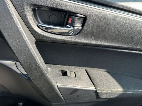 Used 2018 Toyota Corolla LE image 18