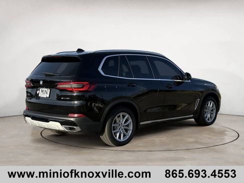 Used 2022 BMW X5 xDrive40i w/ Premium Package image 3