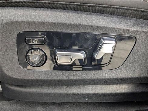 New 2026 BMW X6 xDrive40i w/ Executive Package image 4