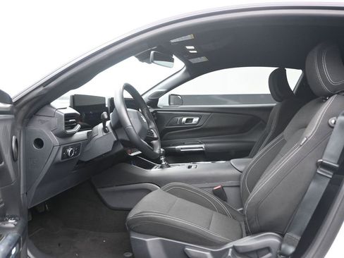 Used 2025 Ford Mustang GT RWD image 12