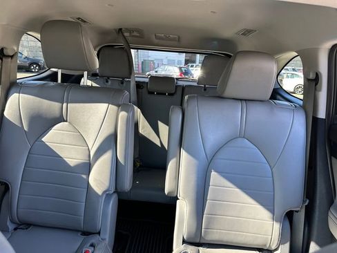 Used 2024 Toyota Highlander XLE AWD/4WD image 34
