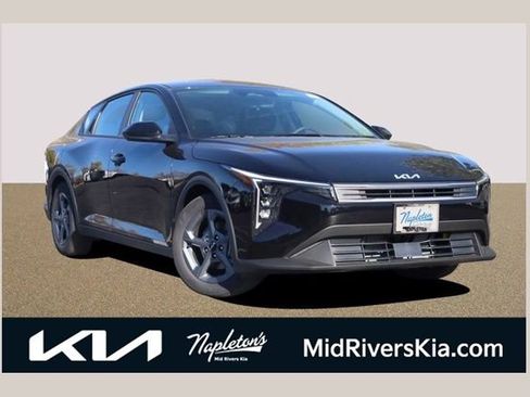 New 2025 Kia K4 LXS FWD image 1