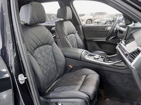 Used 2024 BMW X7 xDrive40i w/ M Sport Package AWD/4WD image 29