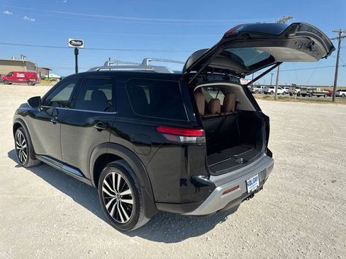 Used 2023 Nissan Pathfinder Platinum AWD/4WD image 3