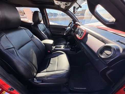 Used 2017 Toyota Tacoma TRD Off-Road image 35