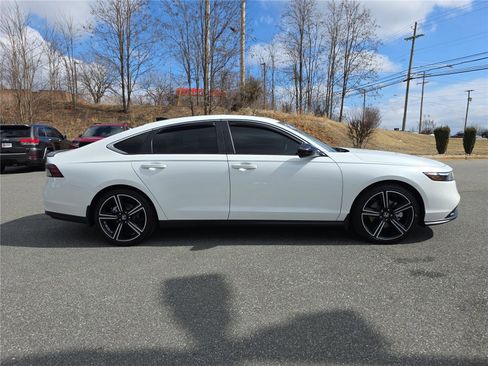 Used 2025 Honda Accord Sport image 7