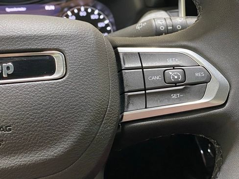 Used 2025 Jeep Compass Latitude w/ Convenience Group AWD/4WD image 20