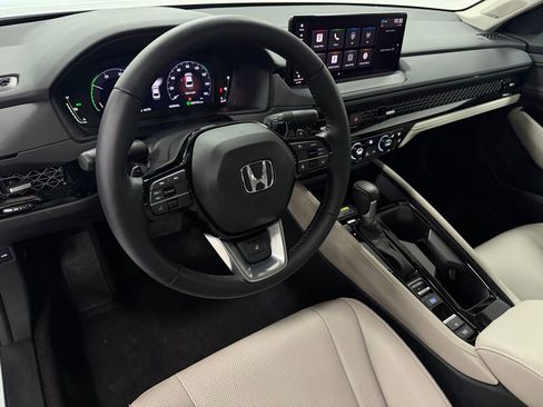 Used 2025 Honda Accord Touring image 11