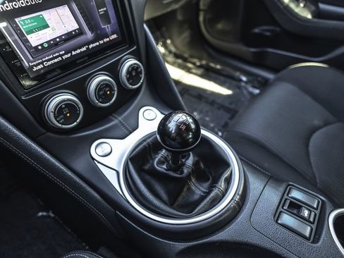 Used 2020 Nissan 370Z Coupe RWD image 17