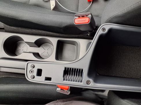 Certified 2025 Nissan Kicks Play S image 12