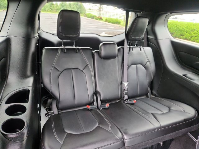 Used 2025 Chrysler Pacifica Select FWD image 33