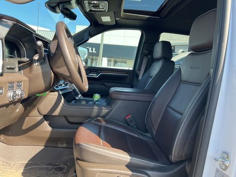 Used 2025 GMC Sierra 3500 Denali w/ Technology Package image 7