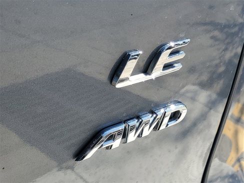 Used 2022 Toyota Corolla Cross LE image 8