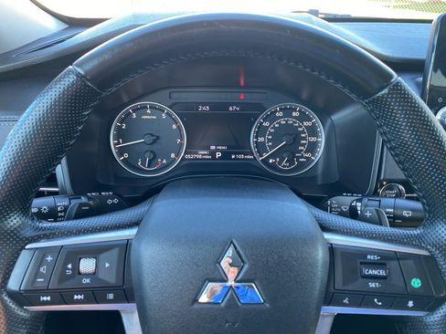 Used 2024 Mitsubishi Outlander SE image 30