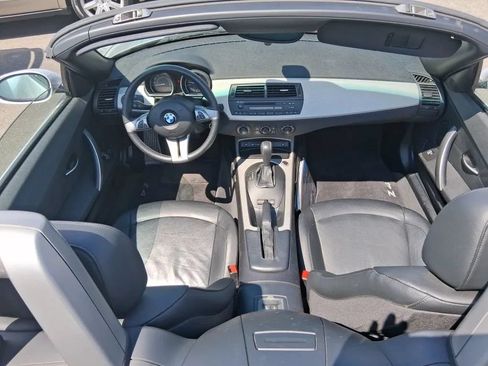 Used 2005 BMW Z4 2.5i RWD image 13