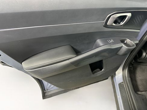 Used 2024 Kia Sorento S image 26