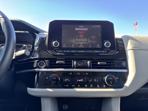 Used 2022 Nissan Pathfinder SV image 27